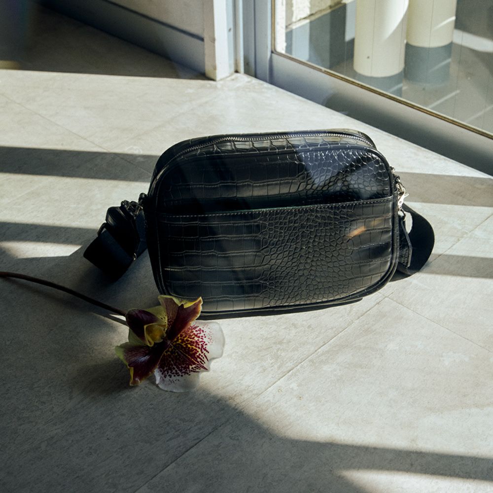 EM SQUARE SHOULDER BAG [Black] | EM ONLINE STORE
