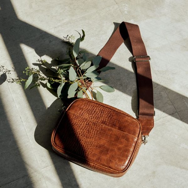 EM SQUARE SHOULDER BAG [Brown]